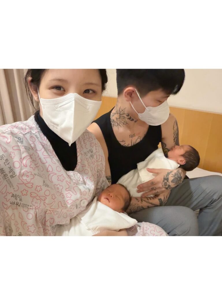 استقبلت Heesun (PinkFantasy، I:Z سابقًا) توأمًا في 5 نوفمبر