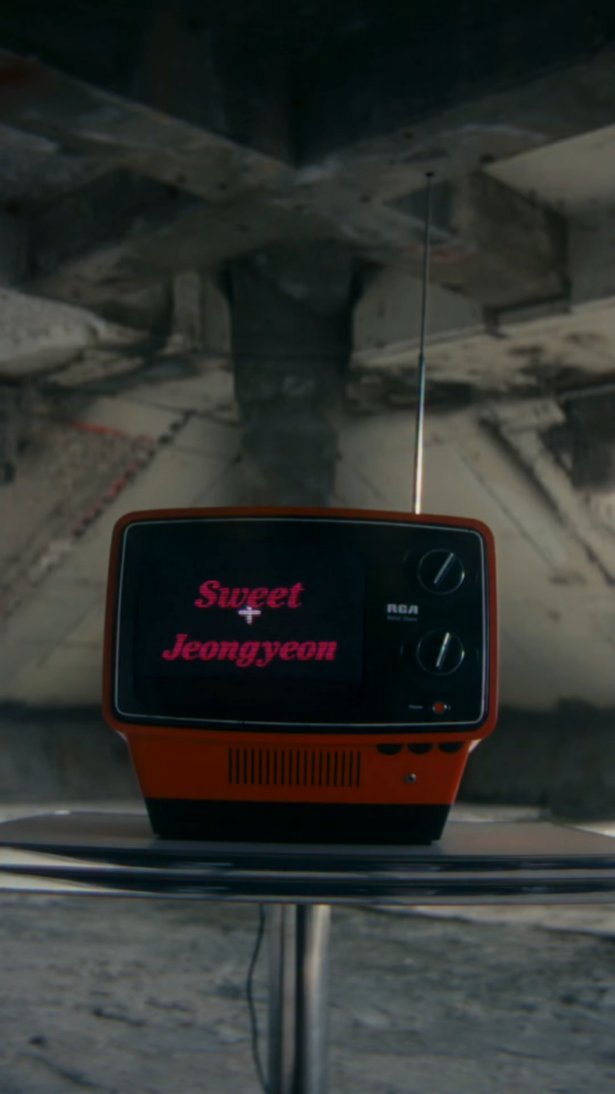 251104 تحديث انستقرام Girlcrush - TWICE JEONGYEON BRAND MUSE❤️ عدسات Girlcrush اللاصقة