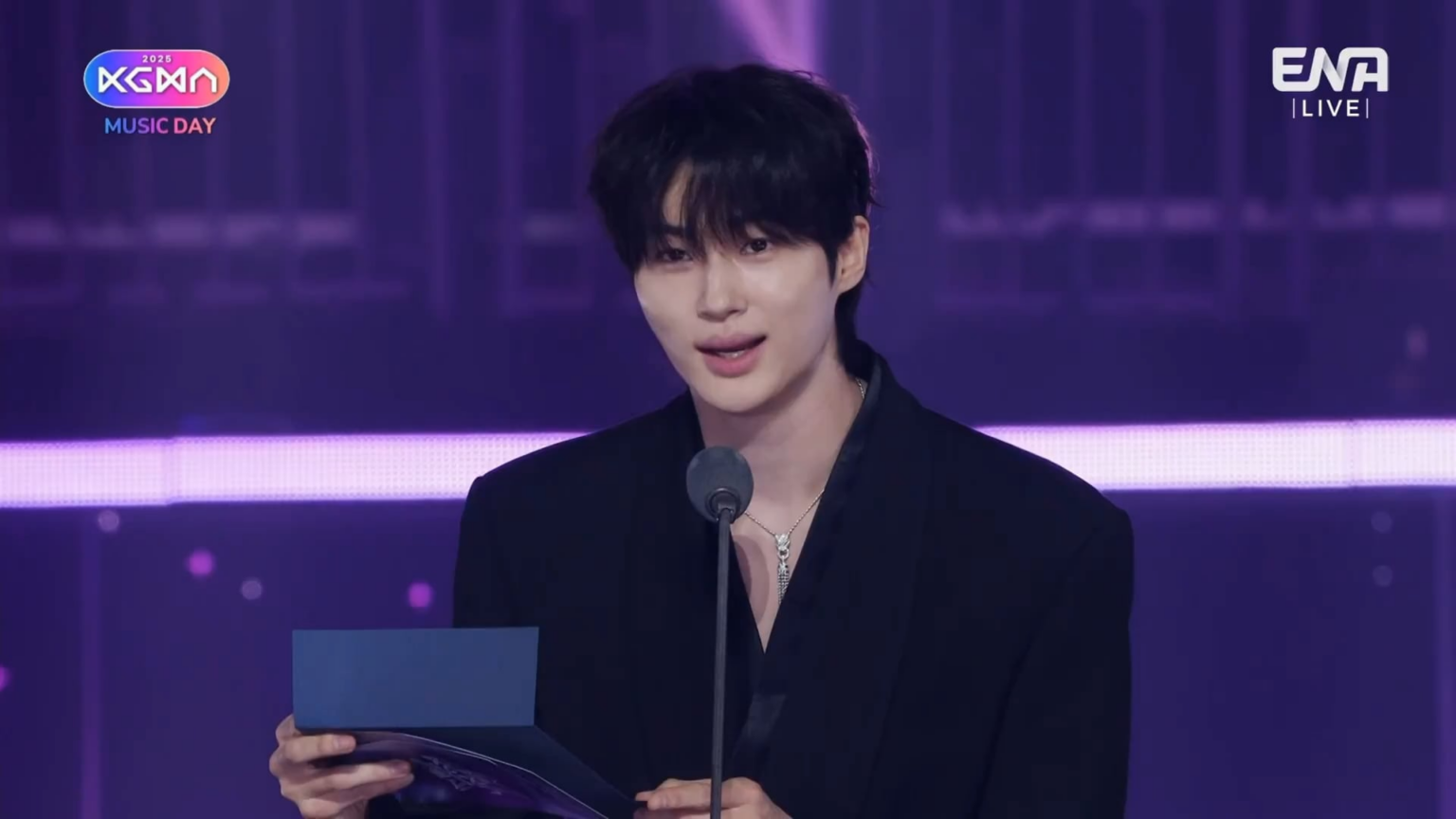 فرقة 251115 IVE فازت بـ "Grand Song (Daesang)" في حفل 2025 KGMA (جوائز كوريا الكبرى للموسيقى)