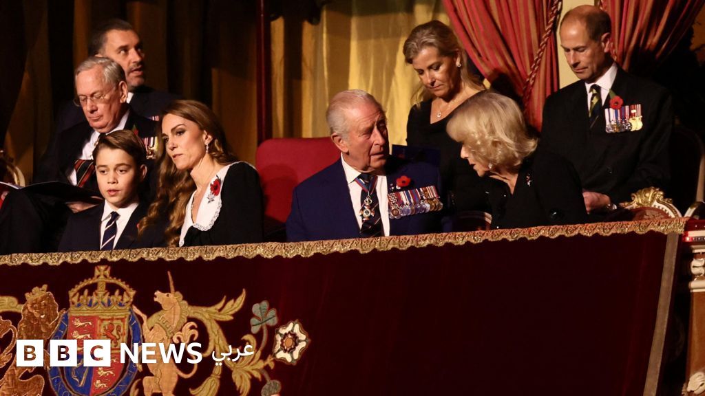 العائلة المالكة: الأمير جورج ينضم إلى ملك وملكة بريطانيا في مهرجان ذكرى الحرب العالمية الأولى العائلة المالكة: الأمير جورج ينضم إلى ملك وملكة بريطانيا في مهرجان ذكرى الحرب العالمية الأولى