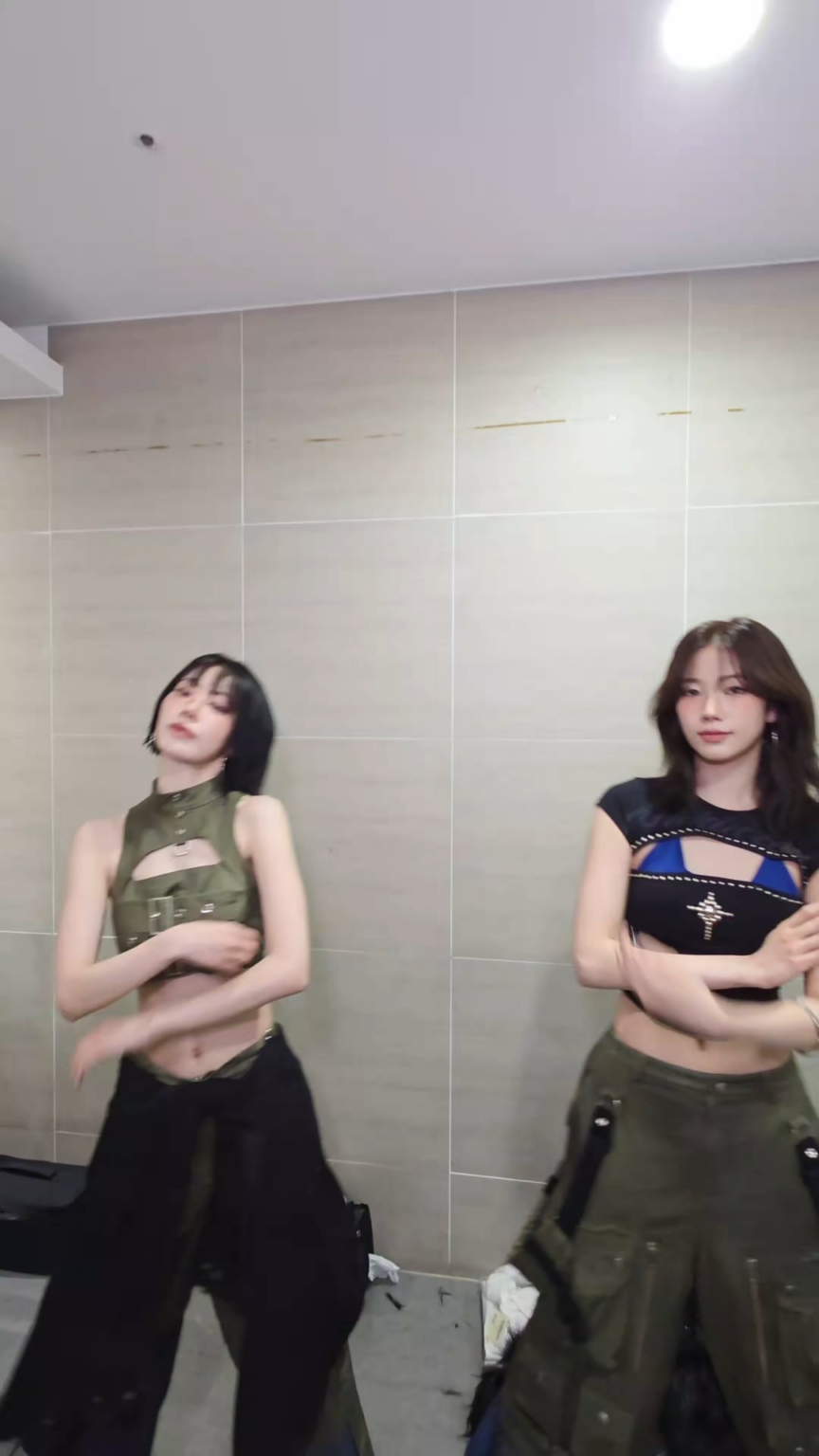 251104 تحديث LE SSERAFIM على التيك توك مع مياواكي ساكورا وكازوها - ارفعوا الصوت ❤️‍🔥🍝