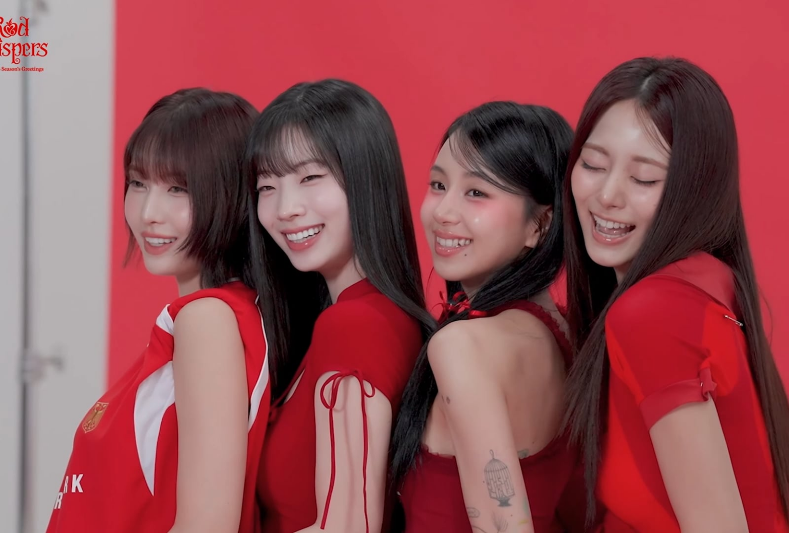 251030 - مومو وداهيون وتشايونغ وتزويو مذهلون باللون الأحمر