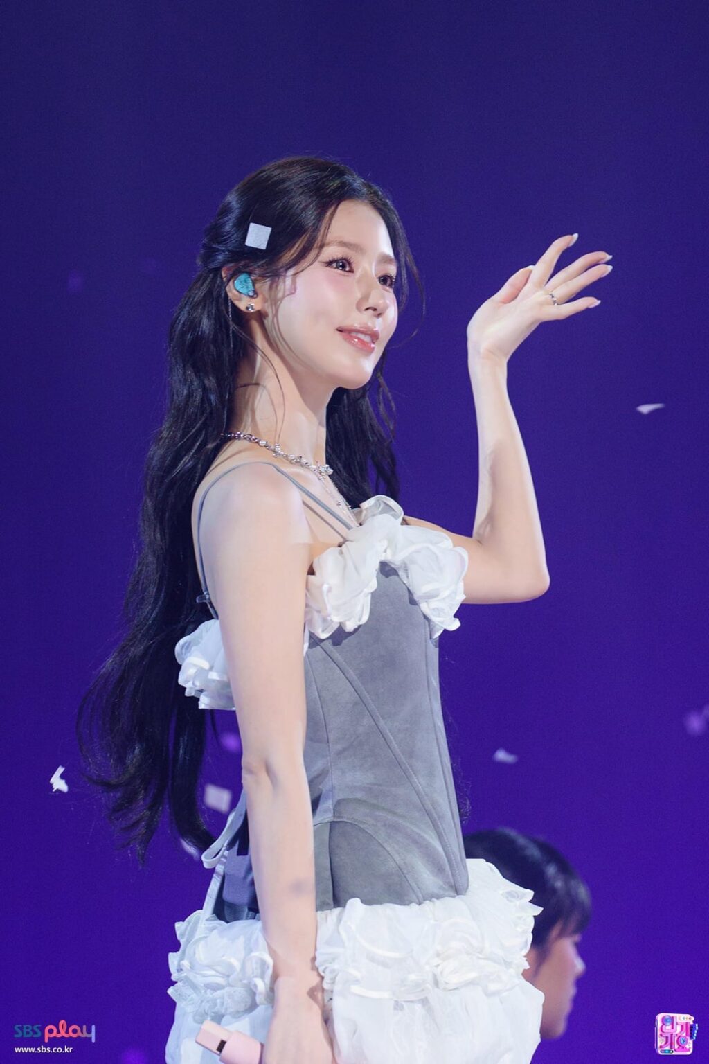 251110 صور Inkigayo في الموقع مع مييون (مسرحية "قل اسمي")