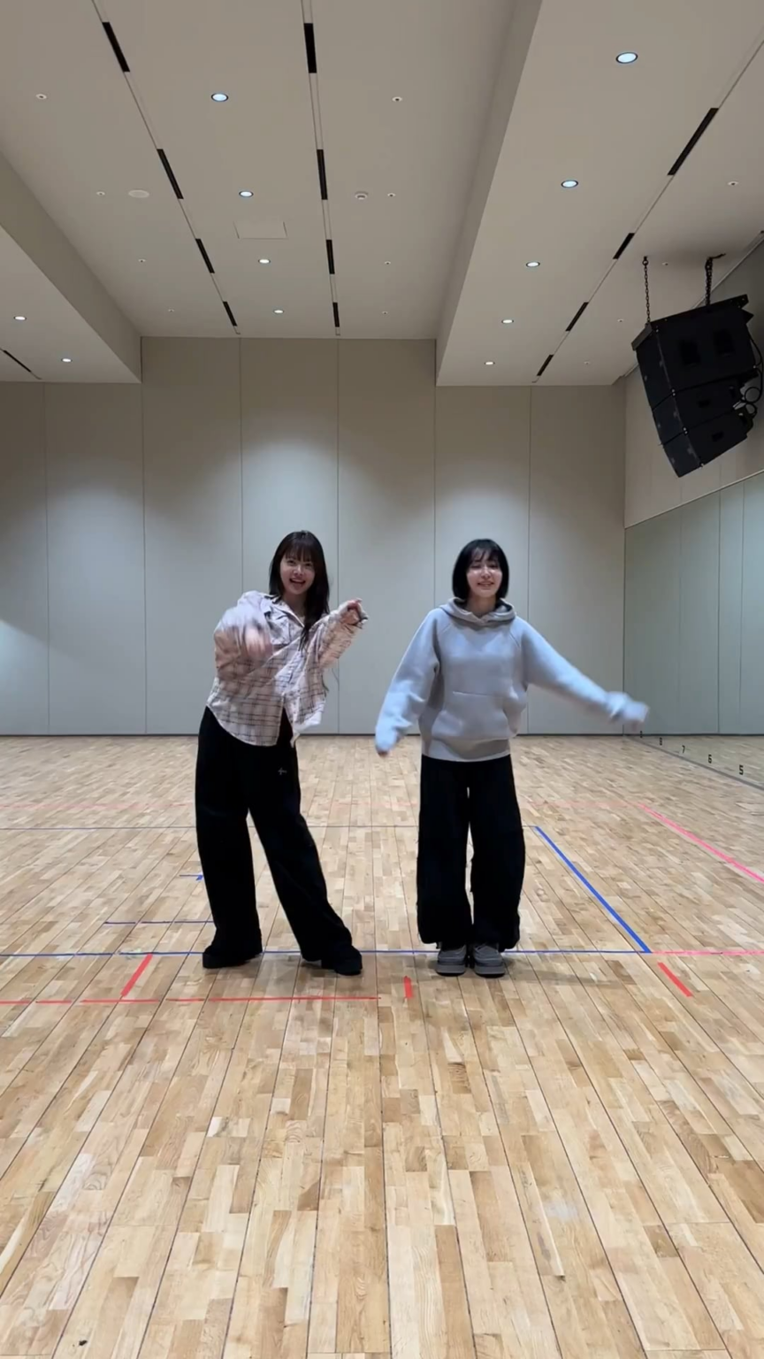 251117 تحديث LE SSERAFIM على التيك توك مع مياواكي ساكورا وهونغ ايونتشاي - 💥💥💥(تحدي السباغيتي)