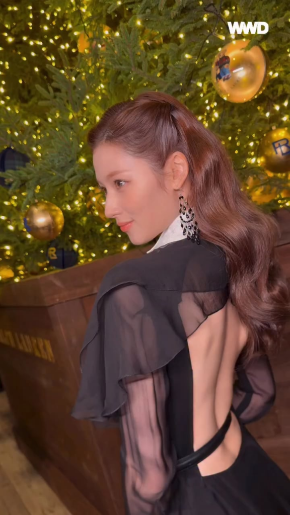 251117 تحديث الانستقرام WWD_JP - [Interview] مقابلة مع SANA عضوة TWICE 🎤 في 17 نوفمبر، ظهرت SANA من TWICE، وهي عضوة في عائلة Ralph Lauren، في حفل إضاءة شجرة Ralph Lauren الذي أقيم في وسط مدينة طوكيو.