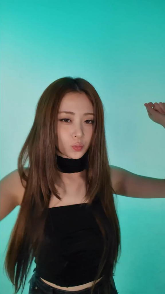 251106 تحديث كروكس الرسمي على الانستقرام مع LE SSERAFIM