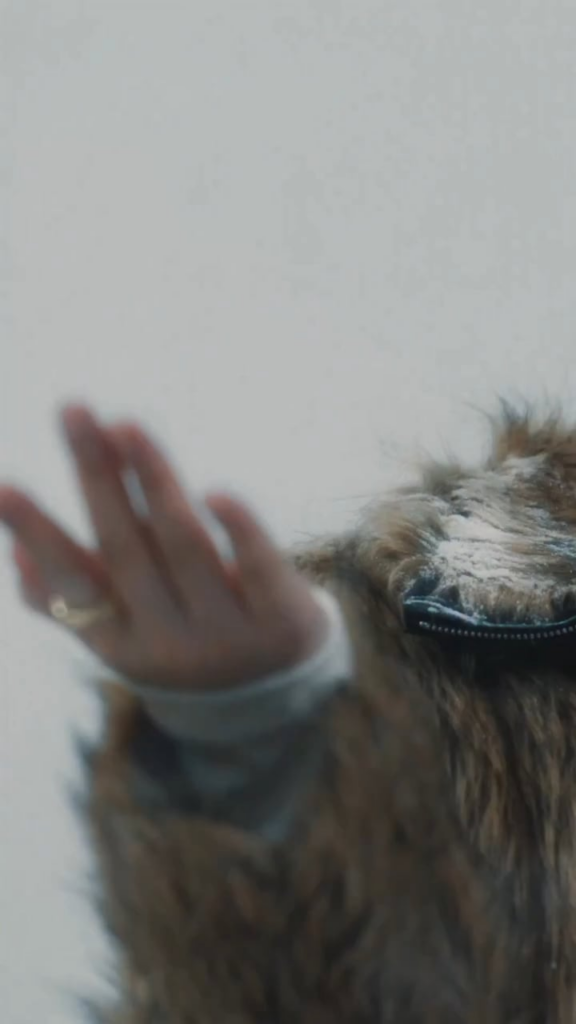 251113 ليز - 8 ثواني ('Frozen Grace with LIZ' CF)