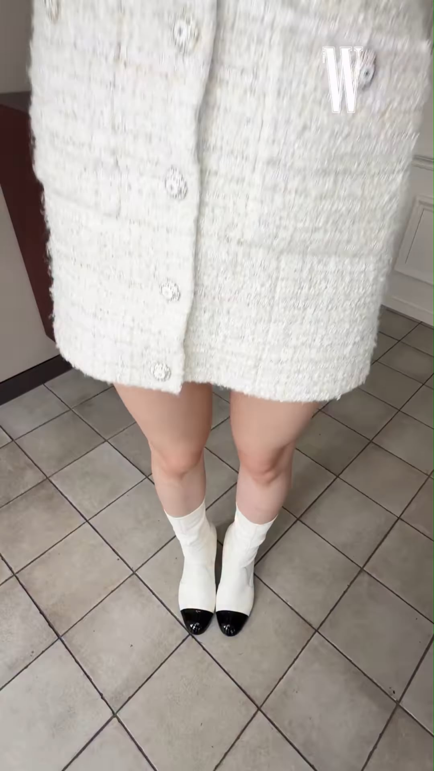 251121 تحديث انستقرام W Korea مع كارينا - 12 ثانية كافية للوقوع في الحب. أربع حالات مزاجية مقدمة من سفيرة شانيل للتجميل، إيسبا كارينا. تحقق من الزي لها الآن.