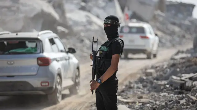 تستمر جهود البحث عن جثث الرهائن الإسرائيليين لليوم الرابع في حي الشجاعية شرق غزة، بموجب اتفاق وقف إطلاق النار بين الجيش الإسرائيلي وحماس في 5 نوفمبر/تشرين الثاني 2025. وتعمل آليات ثقيلة من مصر وفرق من الصليب الأحمر وكتائب القسام في محيط شارع بغداد، حيث يُعتقد أنّ الرهائن قتلوا. 