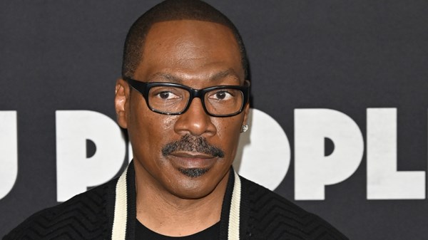 إيدي ميرفي يكشف عن «قوته الخارقة» كأب لعشرة أطفال