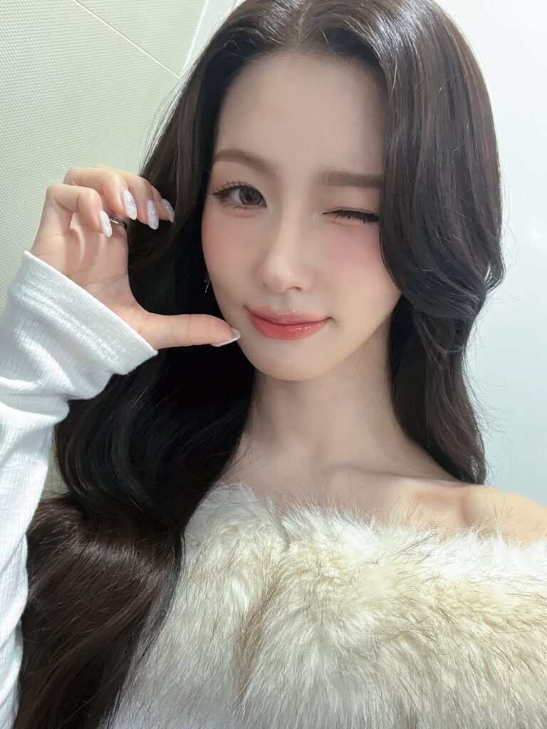 251107 التحديث الرسمي - عودة Miyeon Music Bank