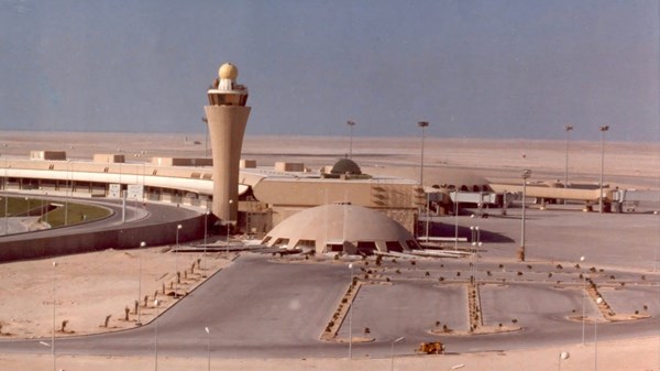 معرض «المغادرون» يضيء مطار زايد الدولي