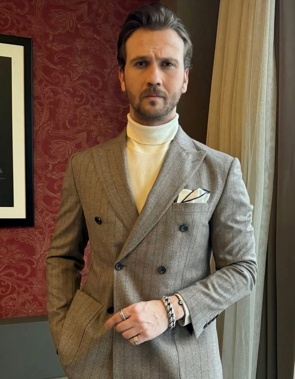 أراس بولوت.. مهندس الطيران الذي حلق في سماء النجومية