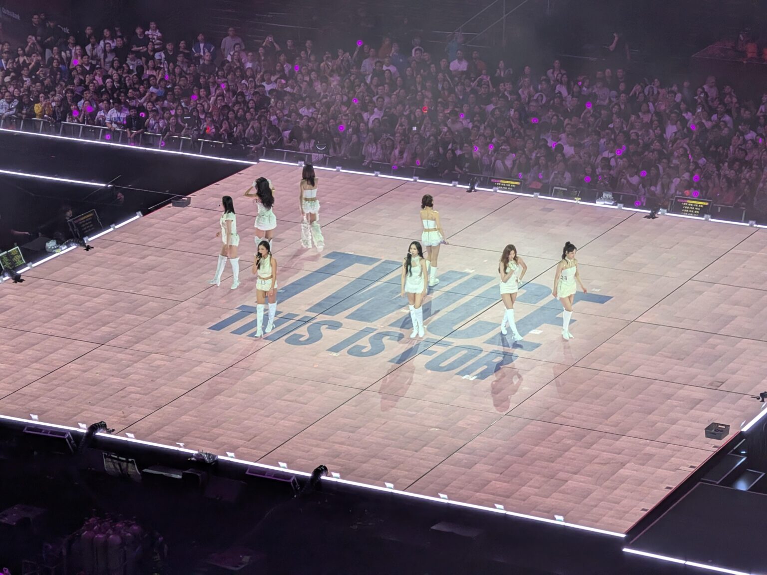 تحيز امرأة واحدة لتحطيم الطاقم