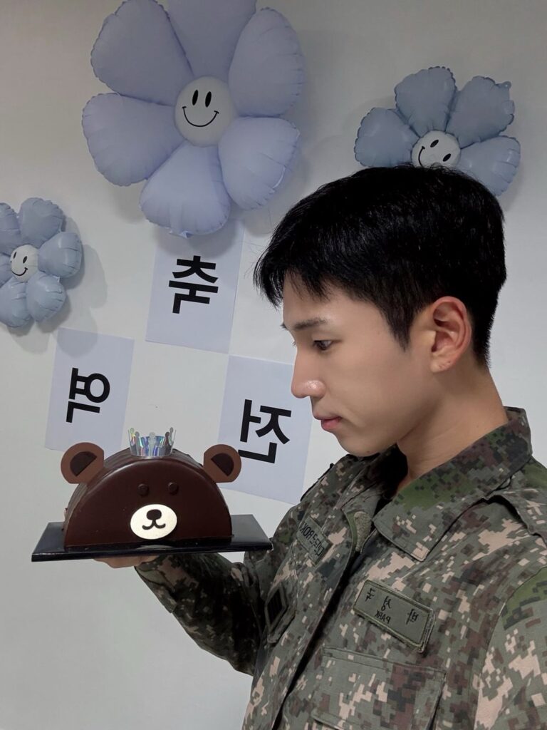 تم تسريح VANNER Sungkook من الخدمة العسكرية