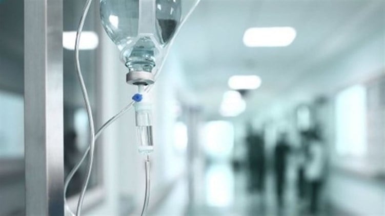 نُقلتا إلى المستشفى على عجل.. شقيقتا فنانة شهيرة تتعرّضان لوعكة صحية