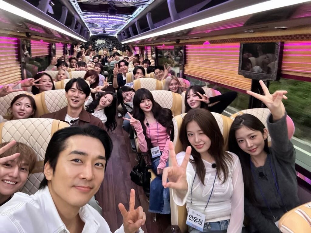 251106 - تحديث سونغ سيونغ هيون على الانستقرام مع IVE