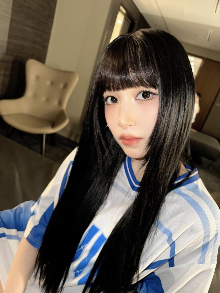 251117 تحديث مينا على الانستقرام - 💙🤍