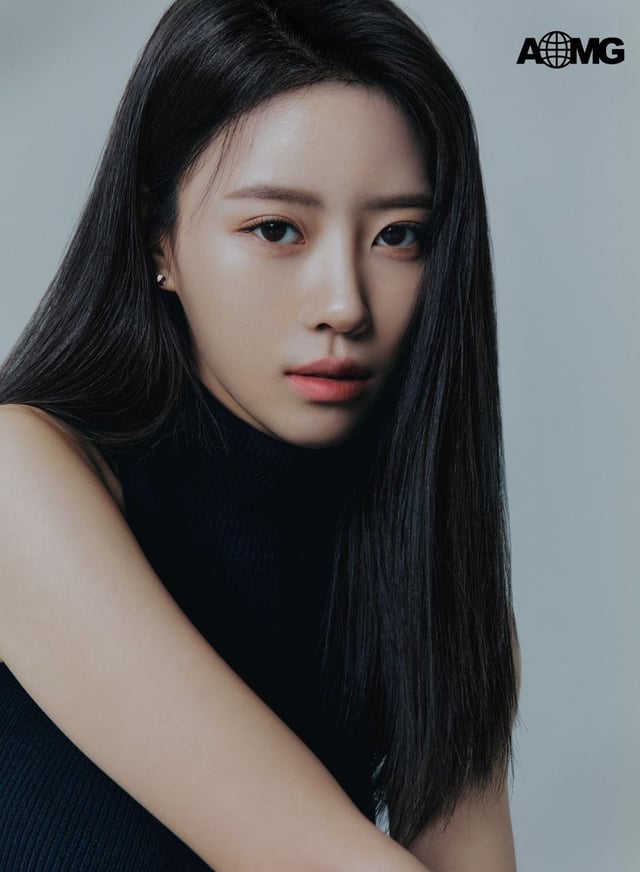 وقعت Lovelyz Lee Mijoo عقدًا حصريًا مع AOMG