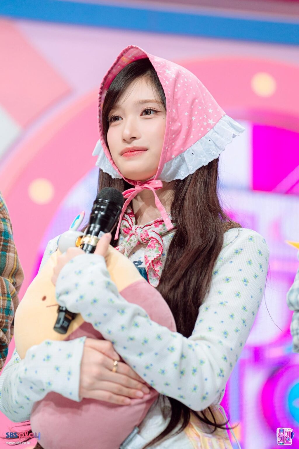 251121 MC Leeseo @ SBS Inkigayo (Behind Pics feat. MCs &TEAM EJ وTWS Shinyu) (251116)