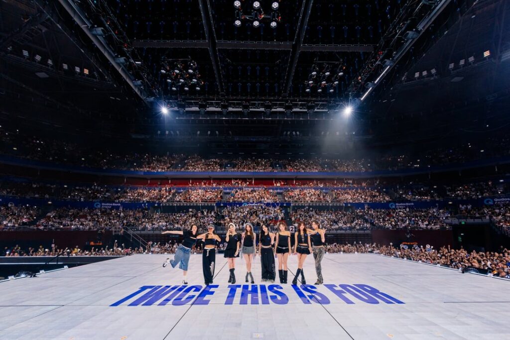 251102 تحديث تويتر - مرتين  جولة عالمية في سيدني - اليوم الثاني سيدني، لقد جعلت هاتين الليلتين لا تُنسى حقًا 💫 لقد شعرنا بطاقتك في كل لحظة 💕🍓