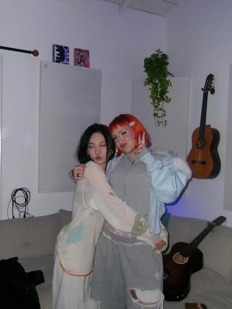 251114 - تحديث أميليا مور على الإنستغرام مع نينغ نينغ