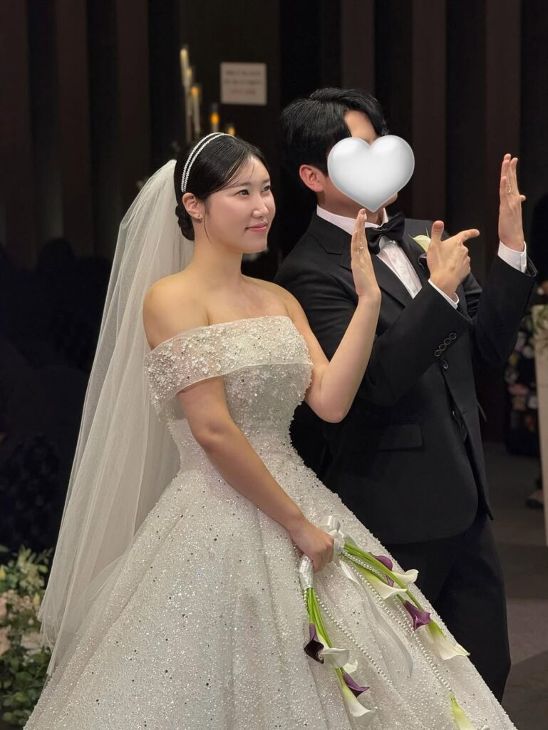 تقول Eunhee (D.el Neulsom السابقة) أنها تزوجت في 25 أكتوبر