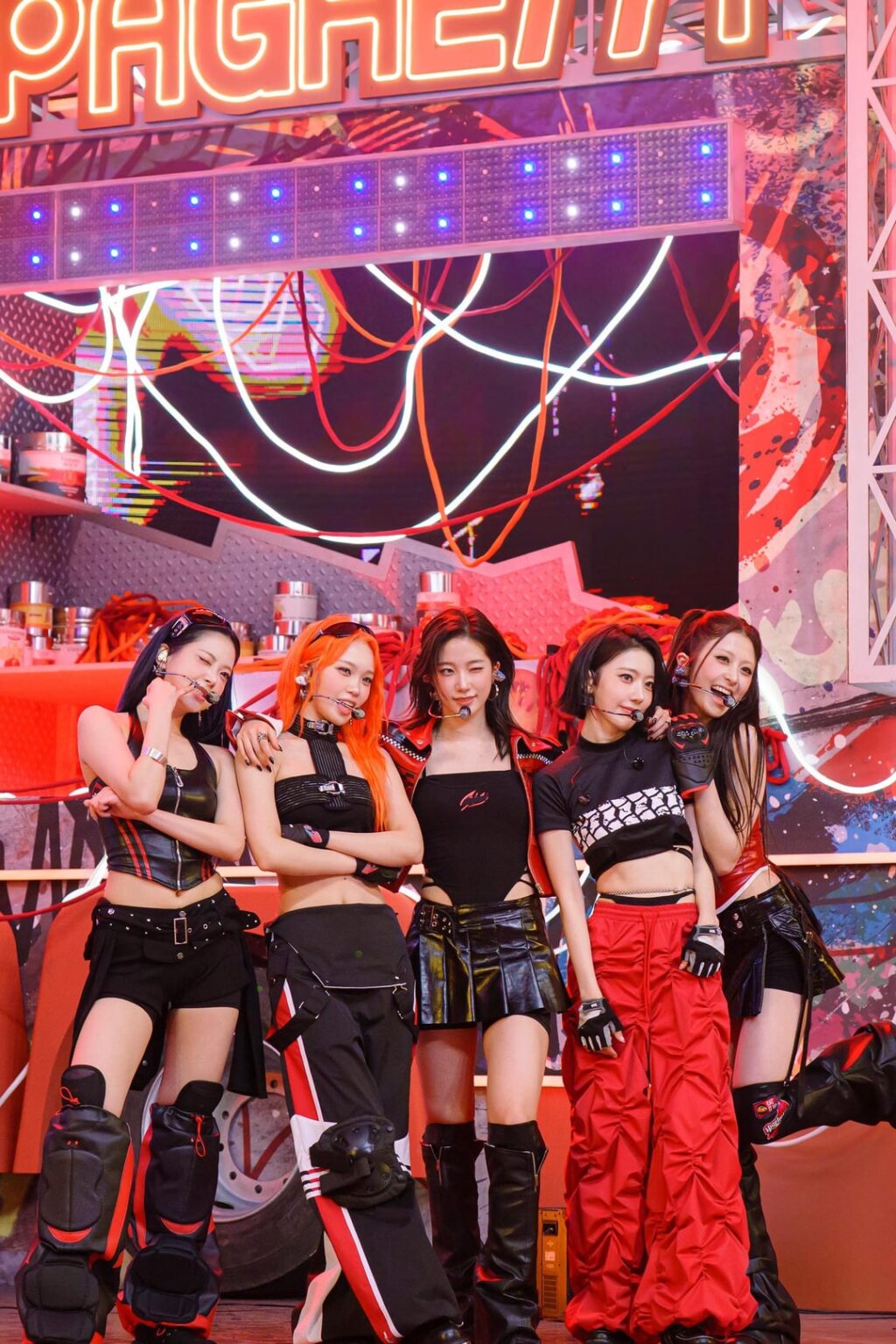 251105 LE SSERAFIM - SPAGHETTI (251026 المزيد من صور الأداء) @ SBS Inkigayo