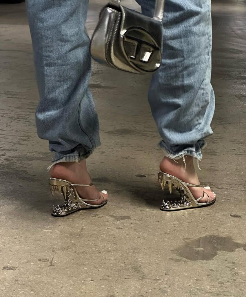 Aysujue (beyaz ojeli nefis ayakları😋🥵)