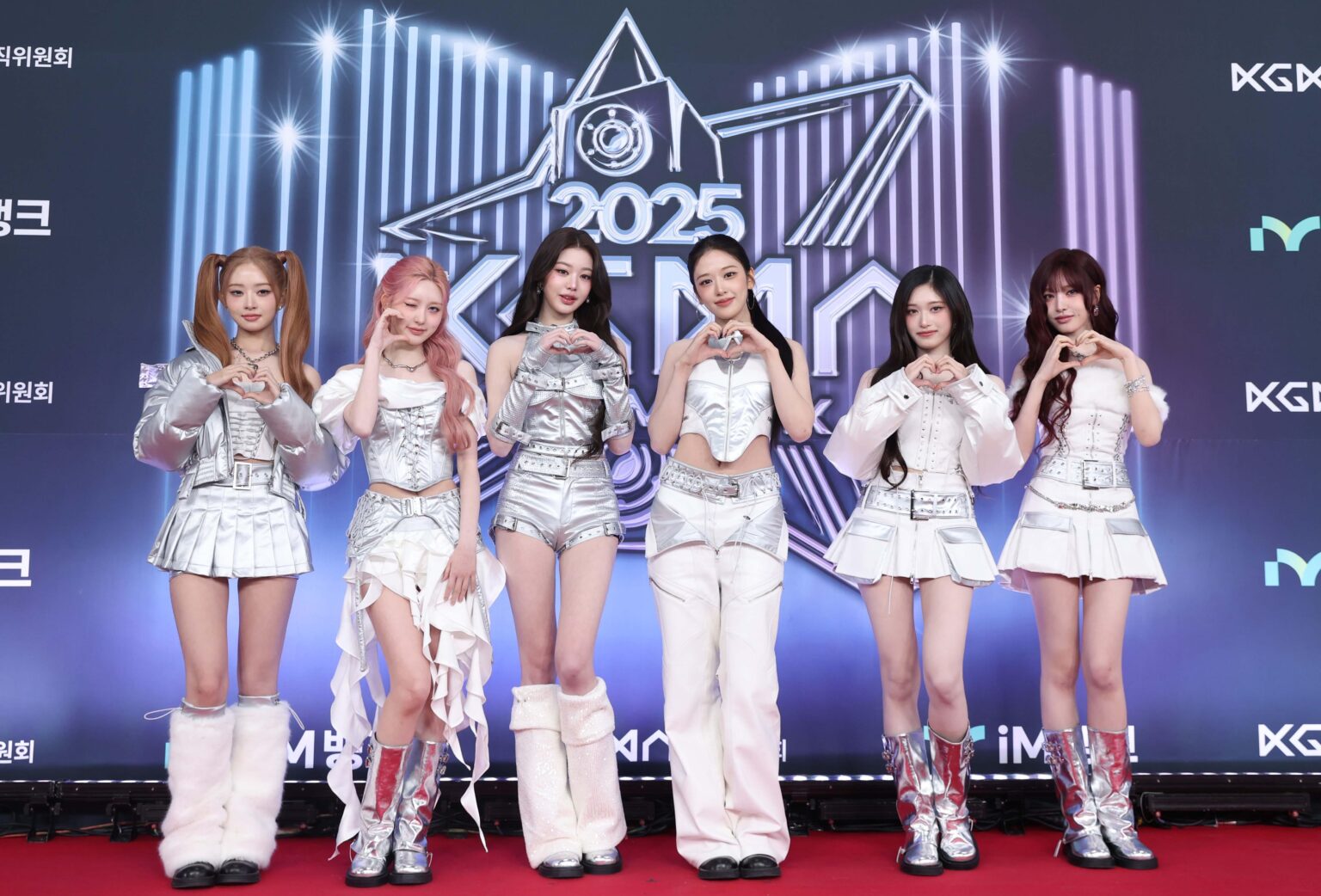 251115 IVE @ 2025 حفل توزيع جوائز الموسيقى الكورية الكبرى (السجادة الحمراء خلف الصور)