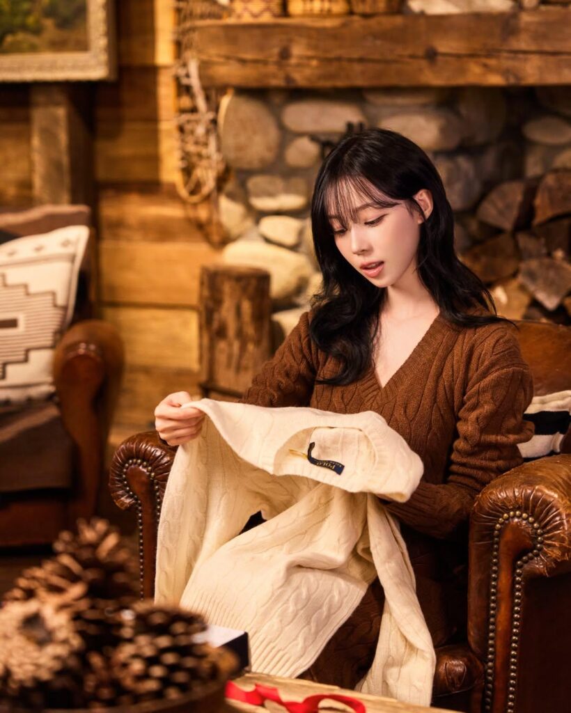 251120 تحديث ELLE KOREA على الانستقرام مع النافذة المنبثقة لـ Winter @ Ralph Lauren "Holiday Experience"