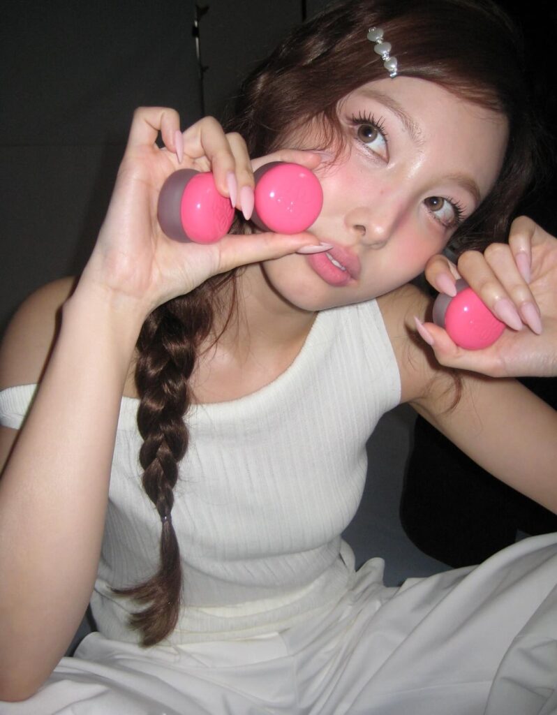 251120 تحديث نايون على الانستقرام - @fwee_makeup