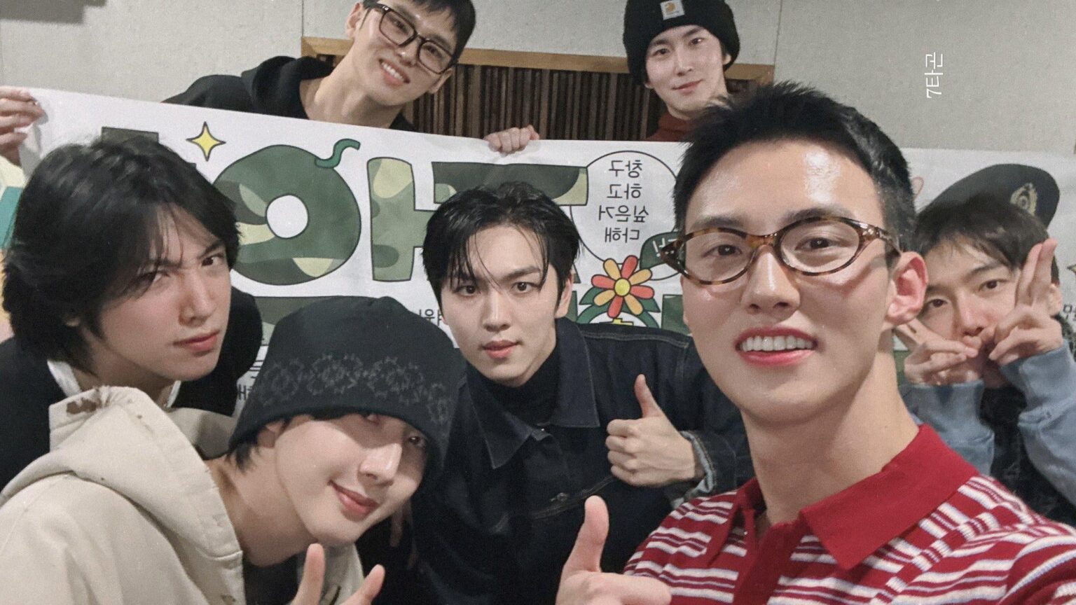 PENTAGON يحتفلون معًا بتسريح Yeo One من الخدمة العسكرية ويلمحون إلى أنشطة المجموعة في العام المقبل