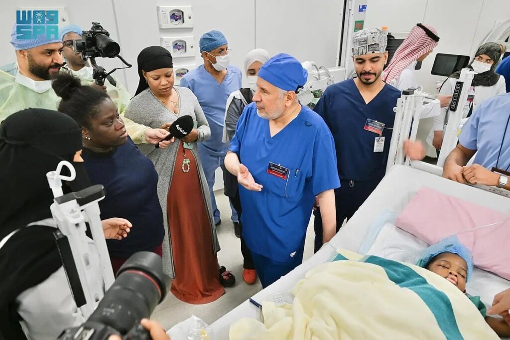 إنجاز طبي سعودي.. نجاح فصل التوأم الملتصق الجامايكي بعد عملية معقّدة استغرقت خمس ساعات