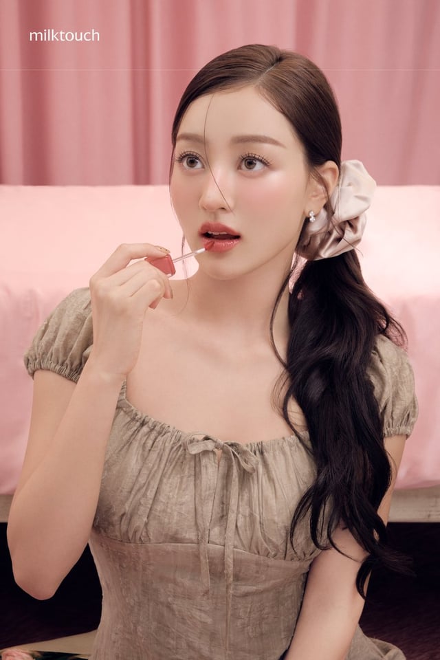 251103 تحديث تويتر Milktouch_kor - مقطع جميل لم يتم إصداره مخفي لمرة واحدة! هل هذا المرئي حقيقي (｡ ♥ ‿ ♥ ｡)؟ مع شاي بعد الظهر المعطر. نكهة الشوكولاتة الحلوة مع الجانب! 13 #وردة_العصر 🌹