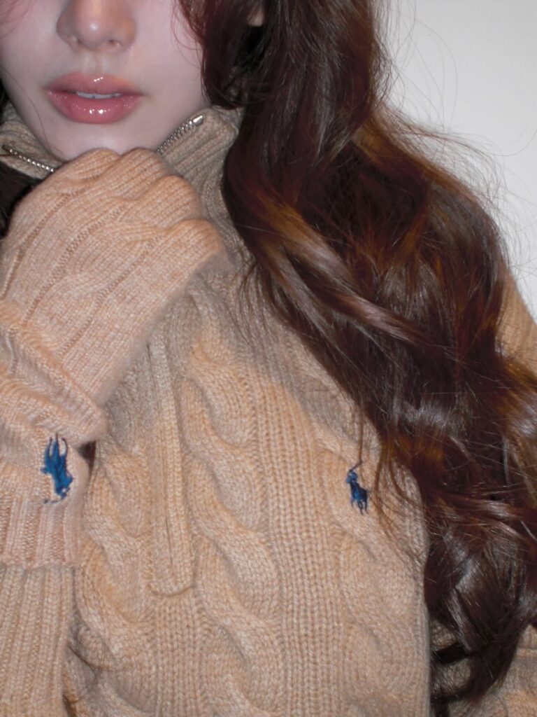 251115 تحديث سانا على الانستقرام - "الشتاء الدافئ @poloralphlauren 🧦🧶"