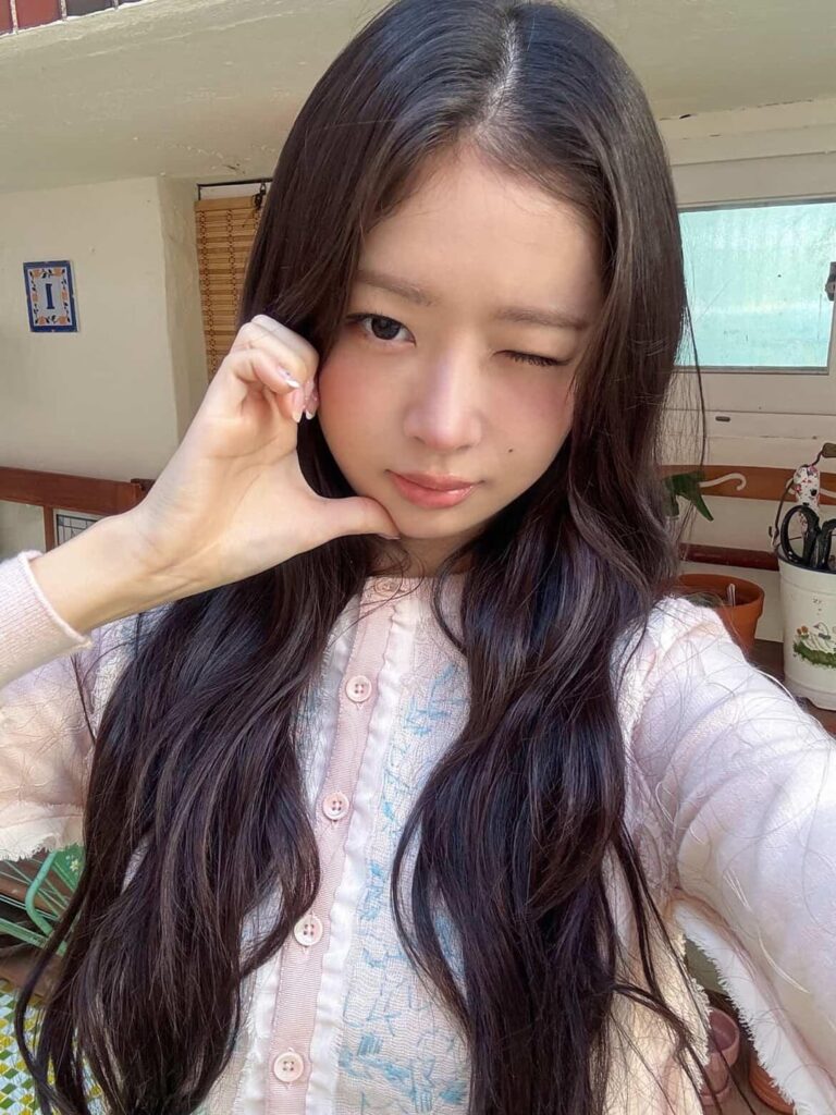 251106 ship_do تحديث قناة البث على الانستقرام مع Rei (الفذ ILLIT Wonhee)