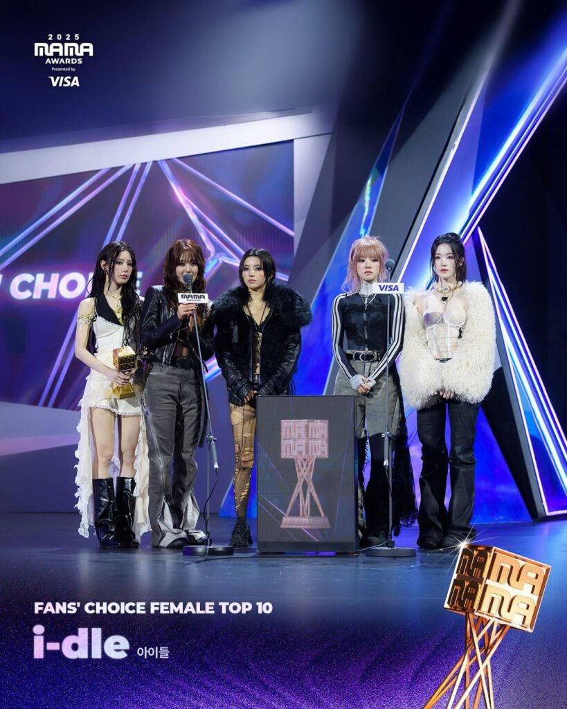 تحديث تويتر لـ 251129 MAMA AWARDS مع i-dle - صورة إعلان الفائز بجوائز MAMA لعام 2025 (أفضل 10 أنثى من اختيار المعجبين)