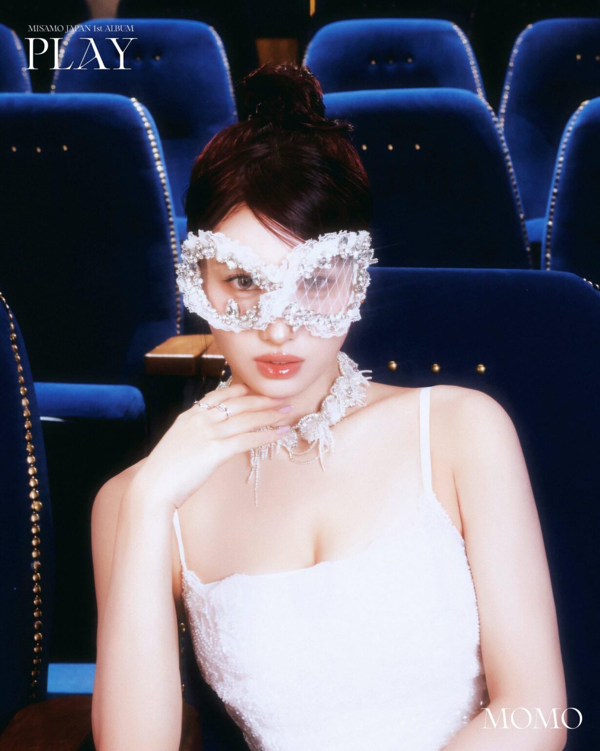 TWICE MISAMO - الألبوم الكامل الأول: PLAY (صورة المفهوم الرئيسي - Momo)