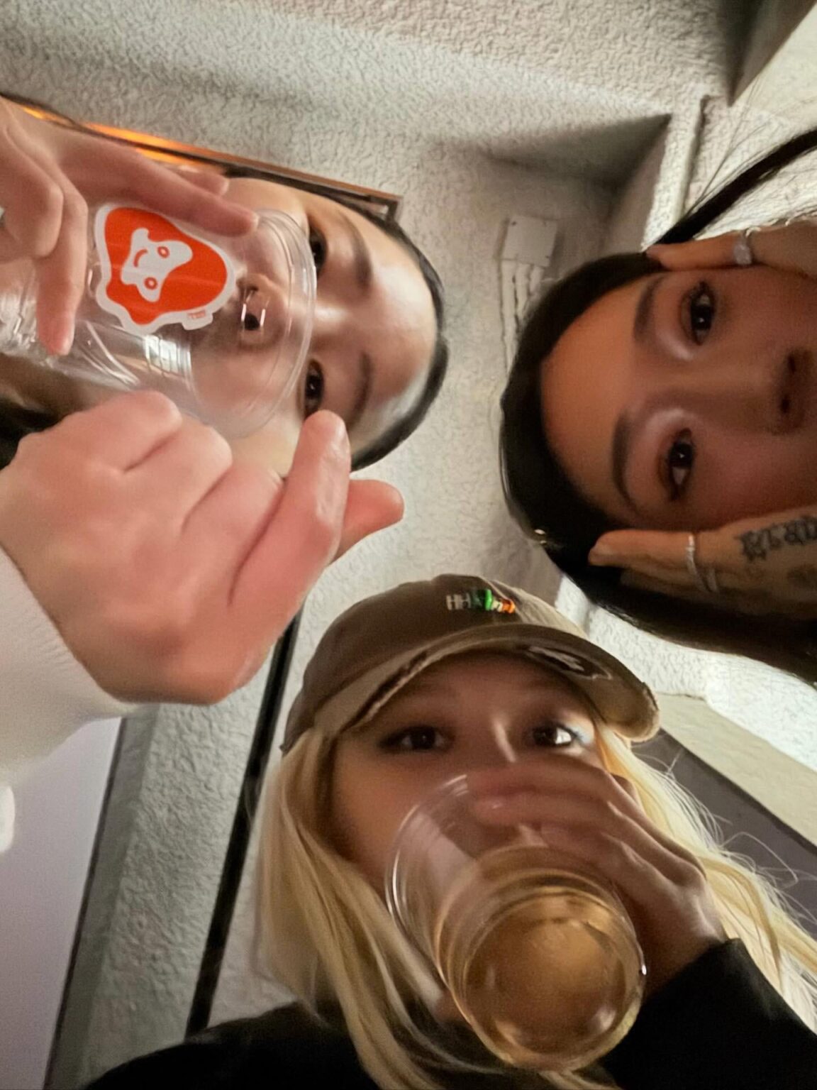 251108 تحديث peggygou_ على الانستقرام مع روزي