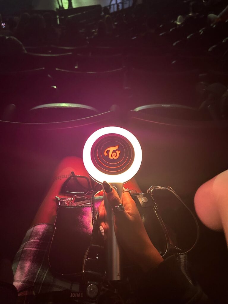 Lightstick في KAYTRANADA