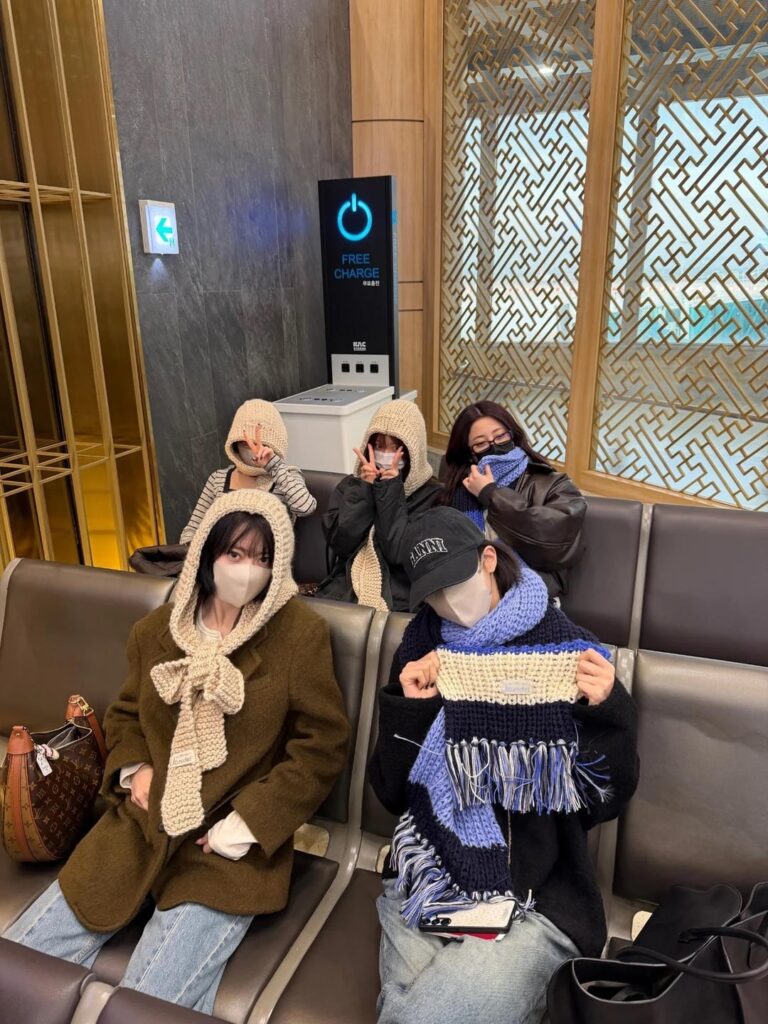 251130 Birds My Instagram-up Update الفذ. لو سرافيم