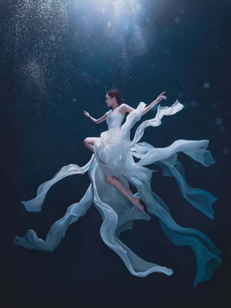 251106 تحديث انستقرام byhemee - مرتين "واحد في المليون" مع @mina_sr_my يشرفني حقًا أن أتمكن من الانضمام إليكم في هذه اللحظة الخاصة بالذكرى السنوية العاشرة. جمال الأداء تحت الماء خطف أنفاسي... شكرا لكم من أعماق قلبي 🕊️🤍