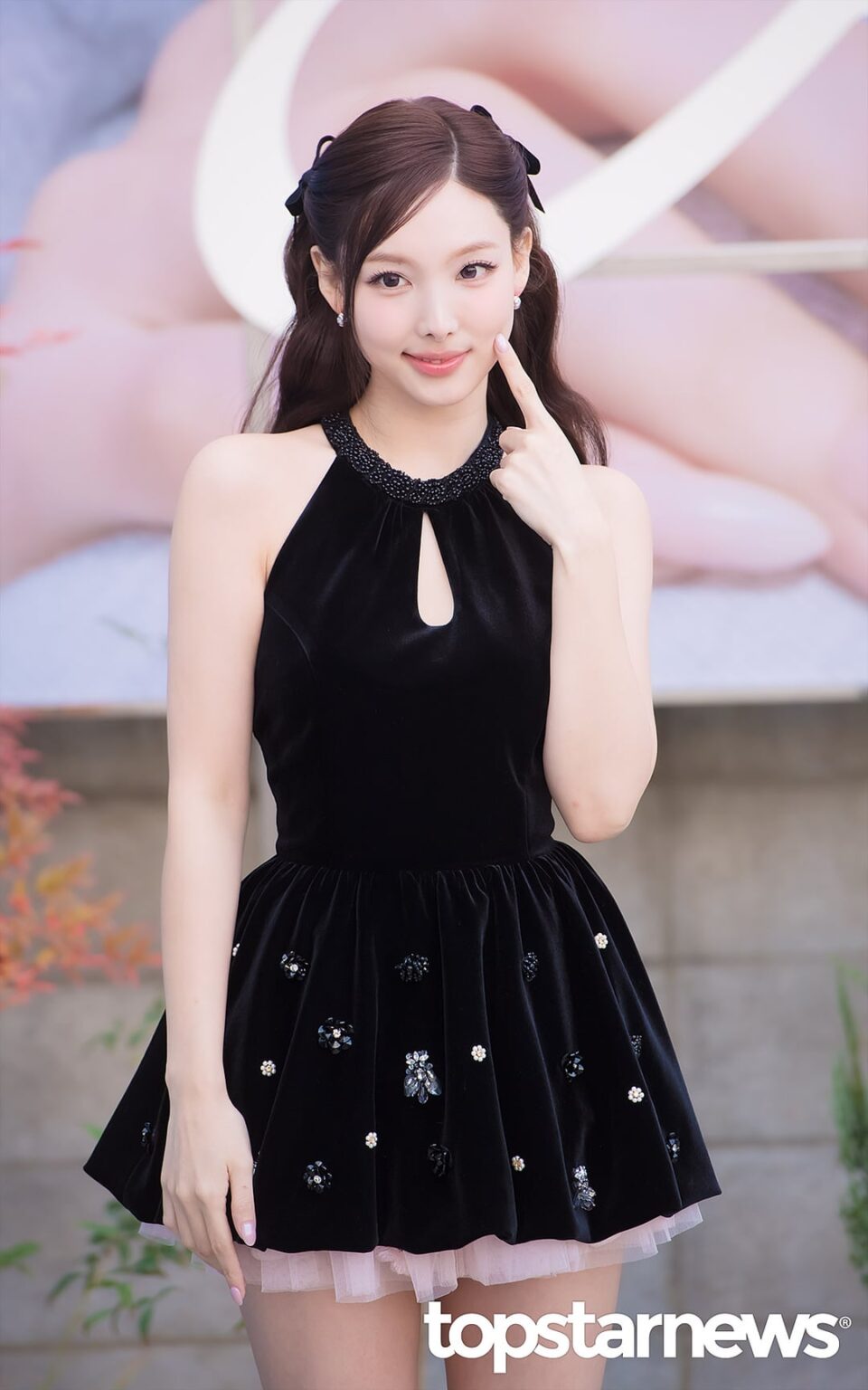 251120 تحديث topstarnews: نايون من توايس، "نابونغ فولتاتش" (جدار صور بيو)