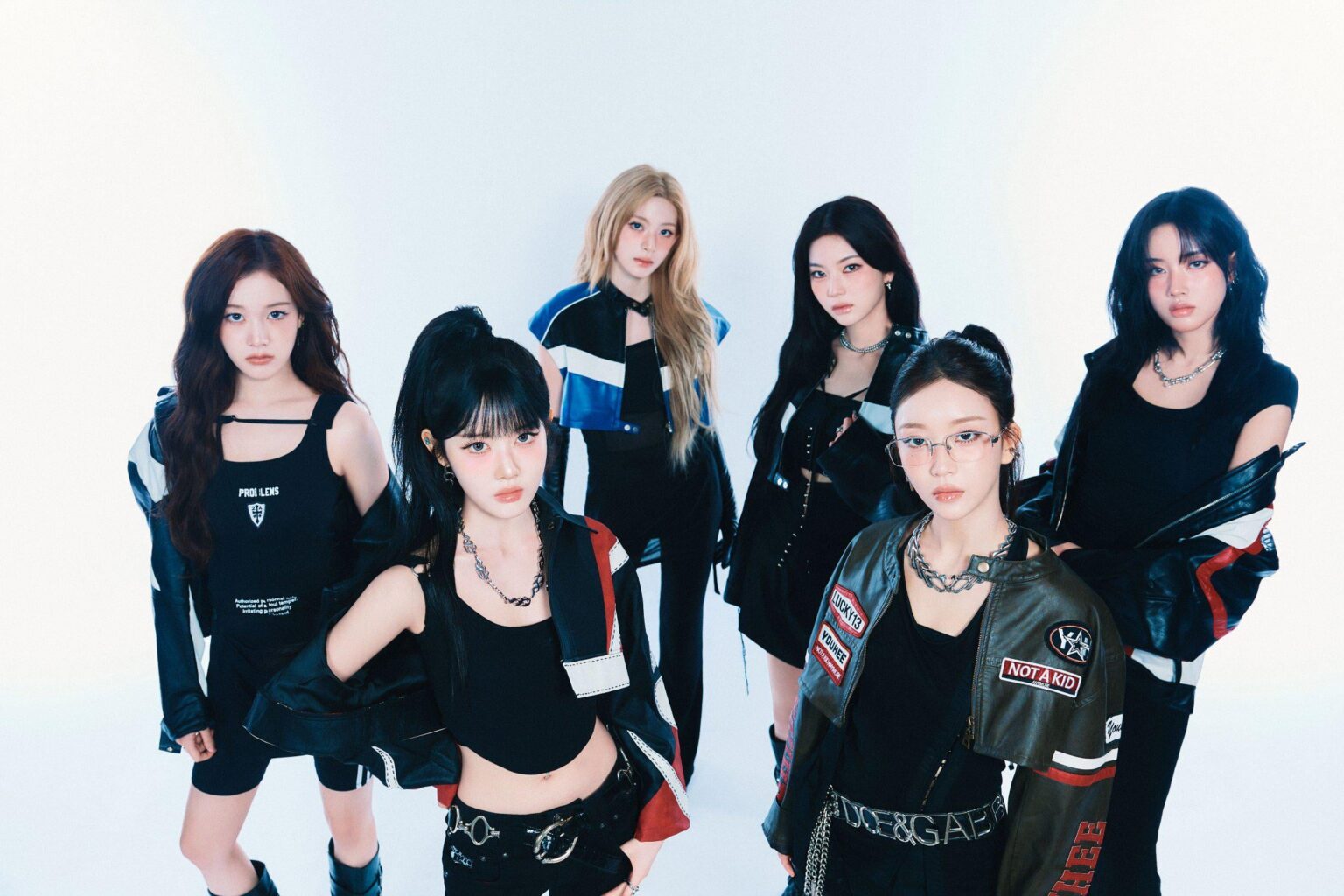 STAYC - الألبوم الكامل الأول في اليابان: STAY ALIVE (الصورة التشويقية لإعلان الألبوم)