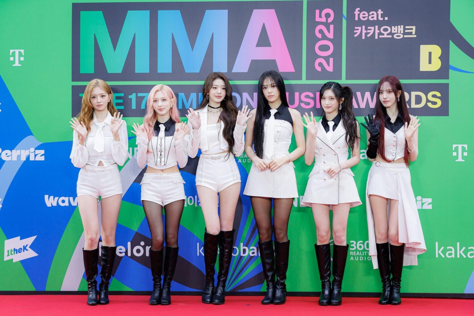 تحديث 251220 Melon على تويتر مع IVE - صورة السجادة الحمراء لجوائز Melon Music Awards لعام 2025