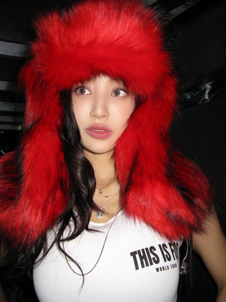 251215 تحديث انستقرام جيهيو - 🍓 (مع TWICE)