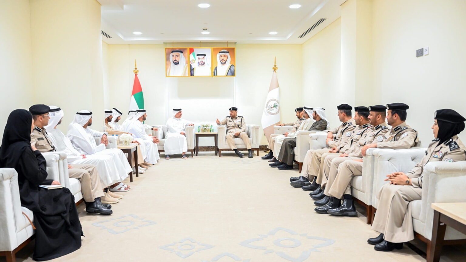 القائد العام لشرطة الشارقة يستقبل وفداً من المجلس الاستشاري