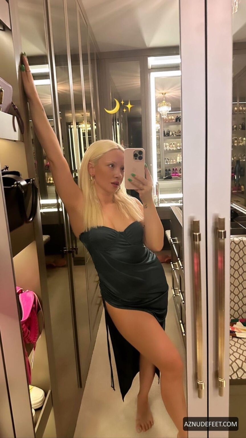 Ece Seçkinin ayakları sizi azdırıyor mu?