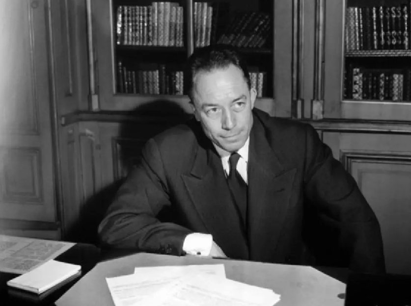 عندما أبدل يوسف شاهين مسرحية "هاملت" بـ"كاليغولا" في اللحظات الأخيرة